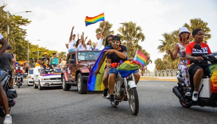 Comunidad LGBTIQ+ celebra su 18ª caravana 2025 1 img 8597 1