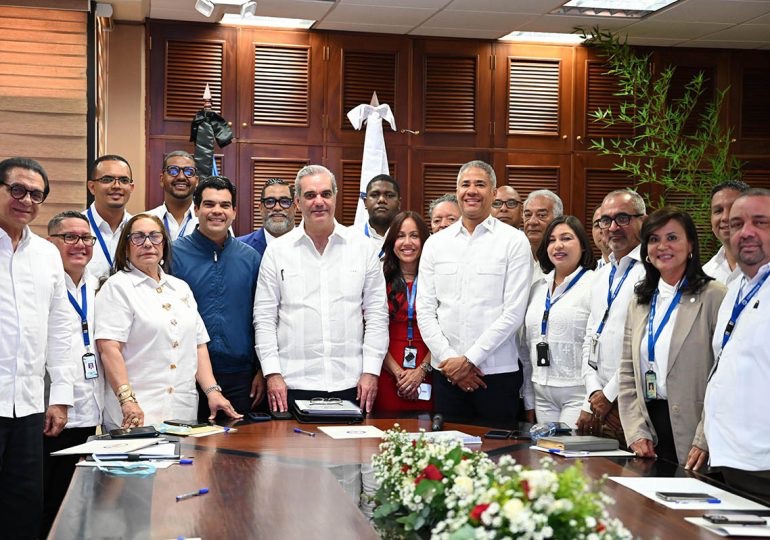 Presidente Abinader afirma gobierno ha invertido más de 4,000 millones de pesos en obras de agua potable y saneamiento de Coraasan 1 img 8827 1