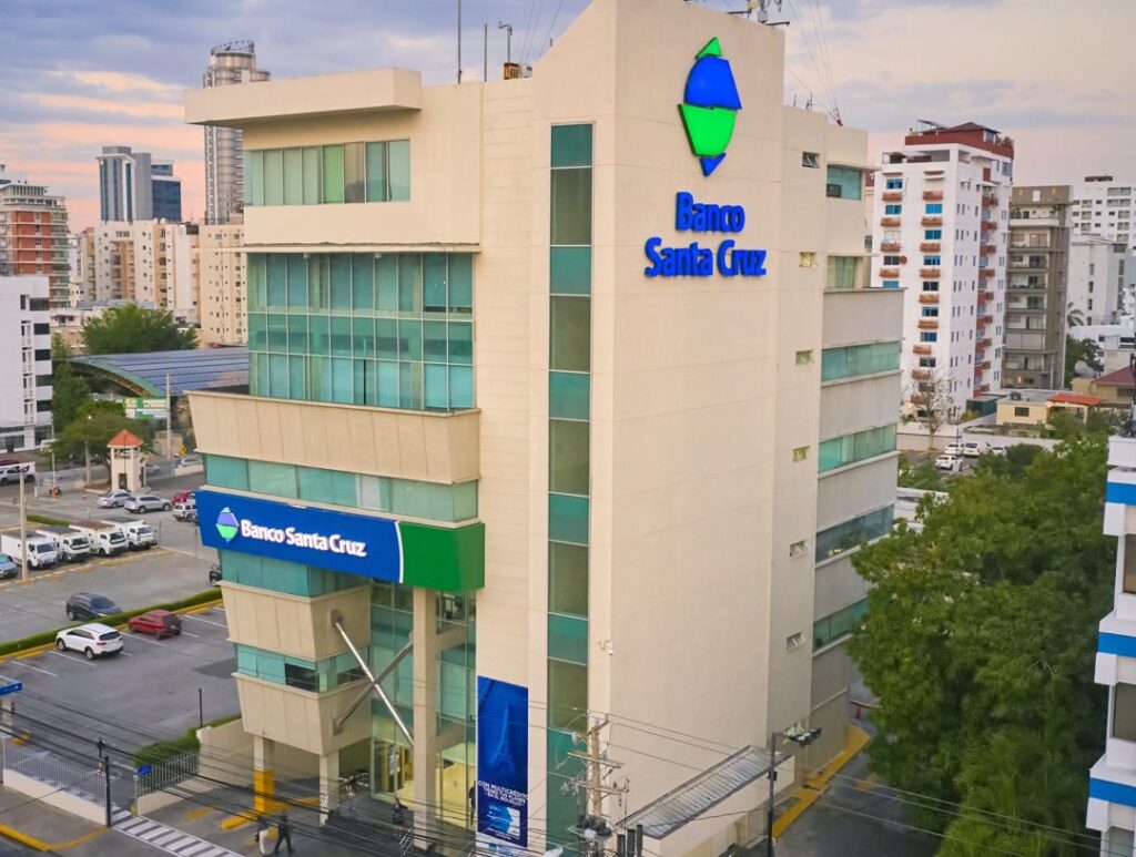 Banco Santa Cruz inicia su Temporada de Negocios 2025 orientada a las pymes 1 img 8926 1