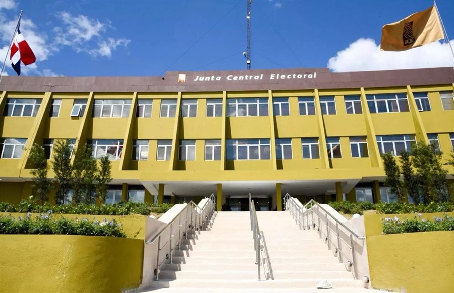 Pleno JCE autoriza expedición de cédulas a menores a partir de los 12 años