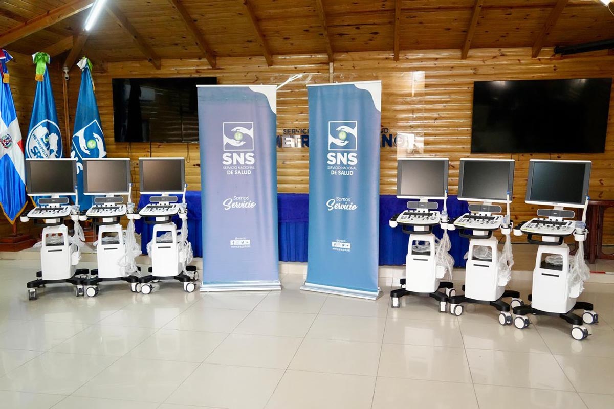 Servicio Nacional de Salud entrega sonógrafos a nueve centros de salud