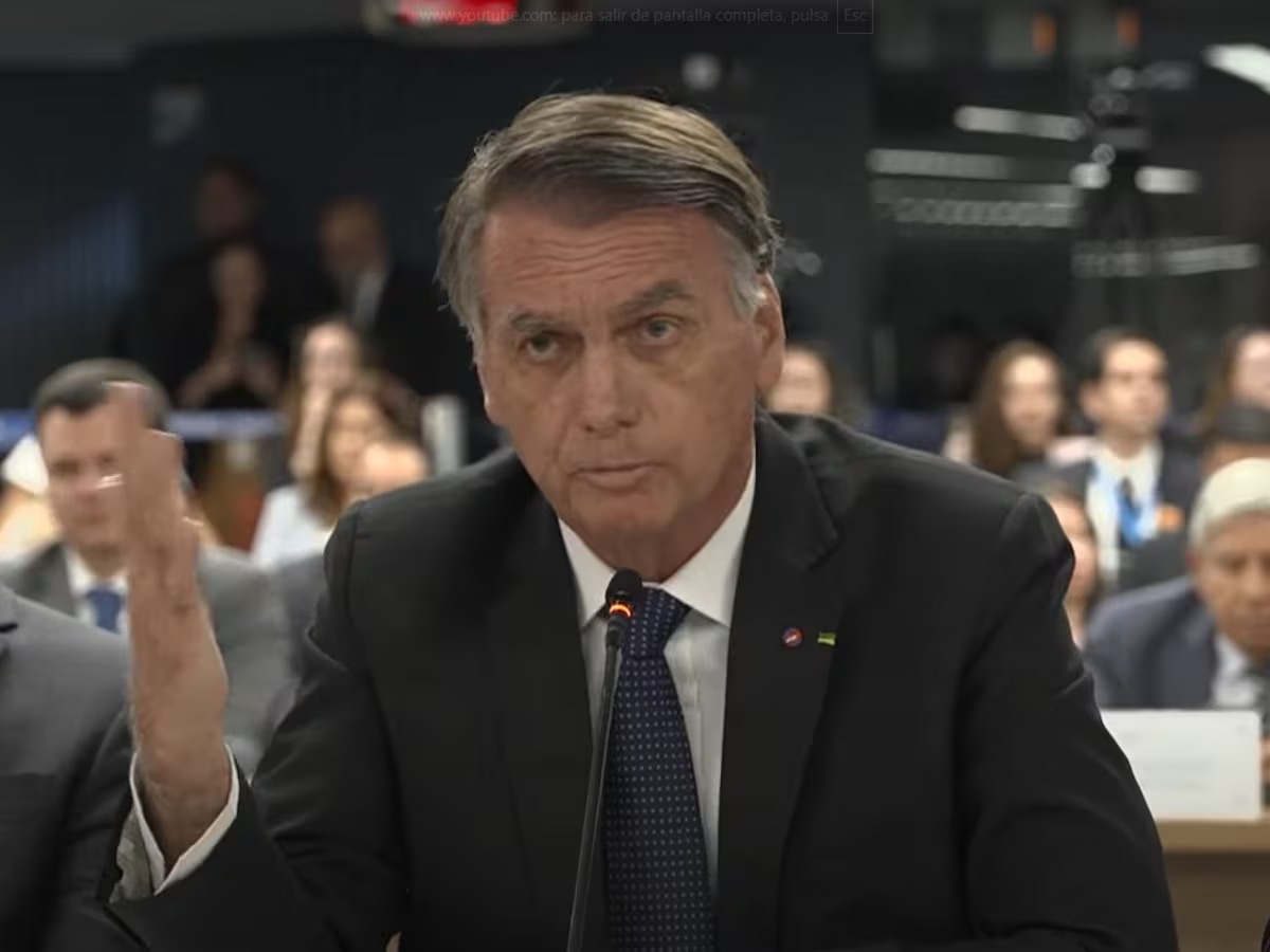 Supremo advierte a Bolsonaro por violar restricciones judiciales y amenaza con prisión