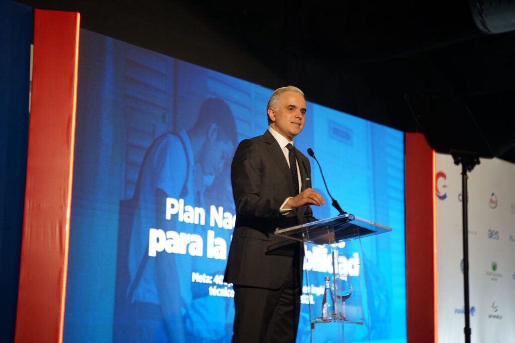 Ministro de Educación plantea cinco ejes para transformar el sistema educativo 1 img 9400 1