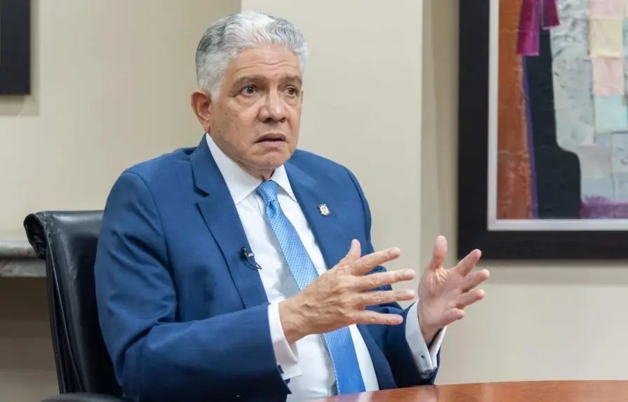 Eduardo Estrella aclara que verja del Jardín Botánico “no se tocará”