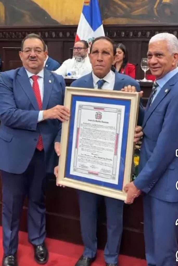 Senado reconoce a 25 personalidades destacadas de la vida nacional 2 img 9464 1
