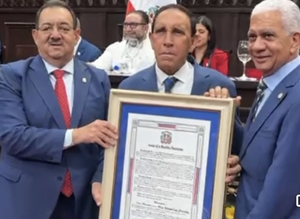 Senado reconoce a 25 personalidades destacadas de la vida nacional 3 img 9464 2 1