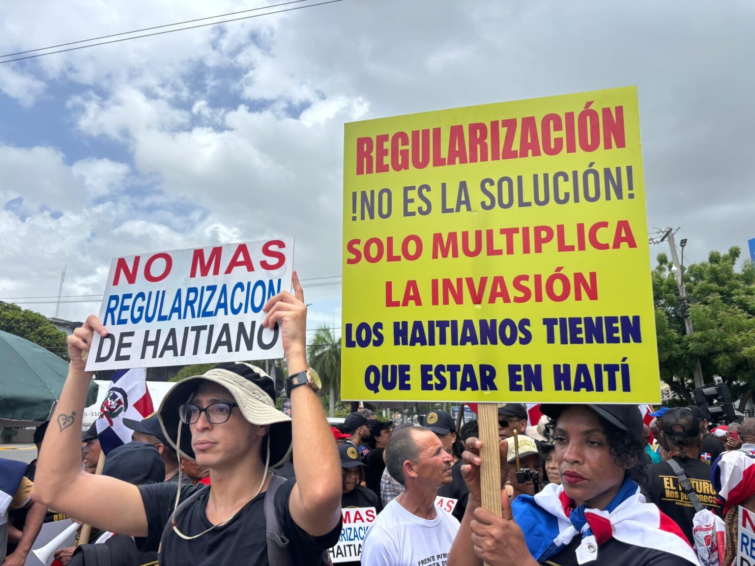 Realizan marcha de la Antigua Orden Dominicana en rechazo a la presencia de haitianos ilegales