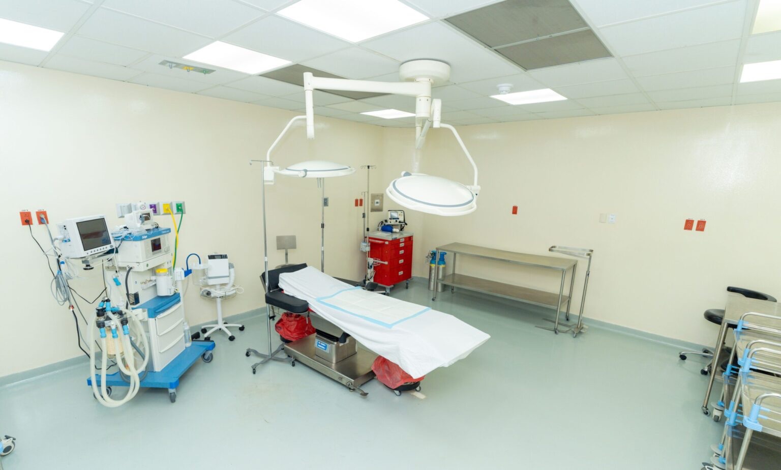 Grupo Popular aporta equipos médicos a Maternidad Nuestra Señora de la Altagracia