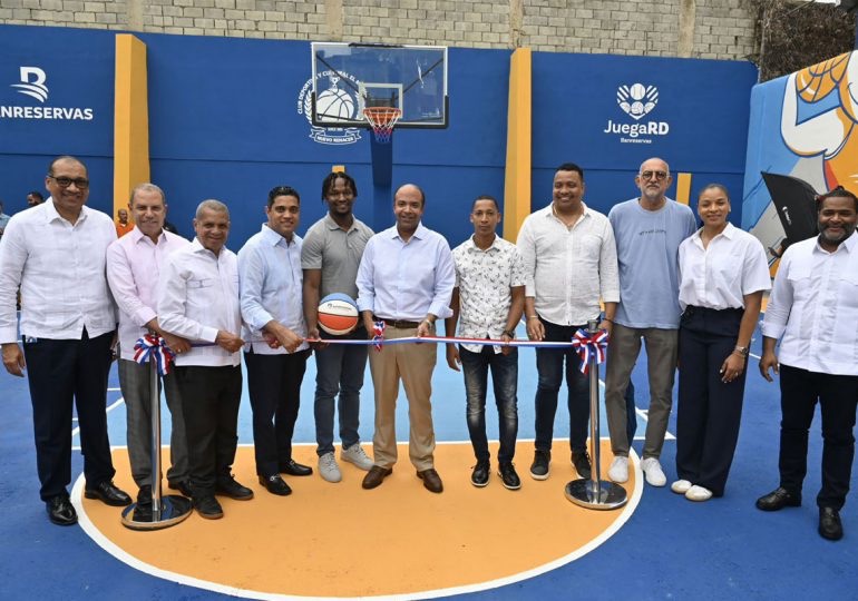 Juega RD Banreservas remoza cancha de El Manguito
