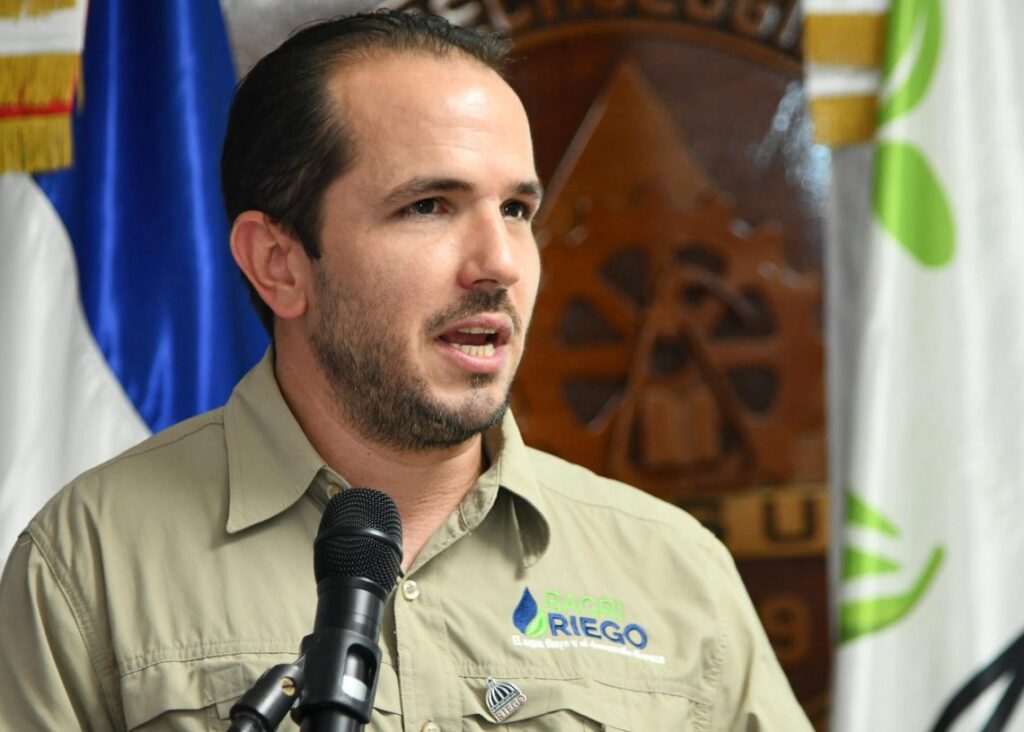 Productores de Azua recibirán más de RD$32 millones para tecnificar terrenos agrícolas 1 img 9948