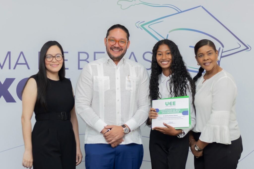 La UCE entrega 50 becas completas a jóvenes de excelencia académica 4 786d60d1 0572 4d73 9d86 f45c475f12ce