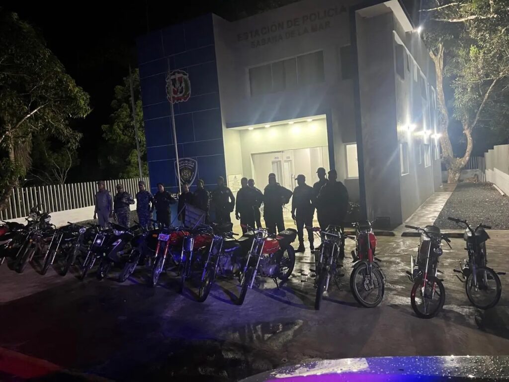 Policía retiene más de 24 motores en Sabana de la Mar tras mesa de seguridad ciudadana 1 img 0222