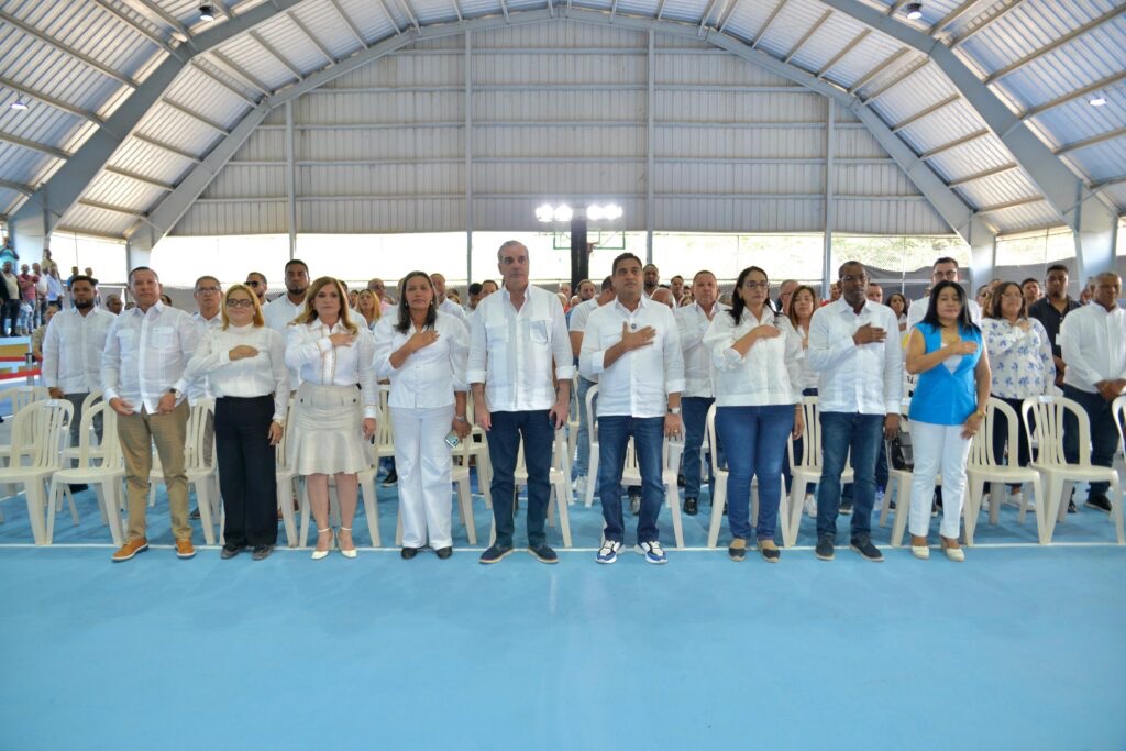 Abinader y Cruz entregan completamente remozado el Polideportivo de Las Caobas 1 img 0307