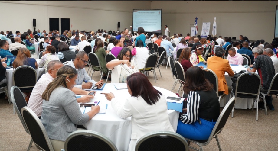 Minerd realizará jornada de capacitación de docentes en mejora de aprendizajes 1 img 0401