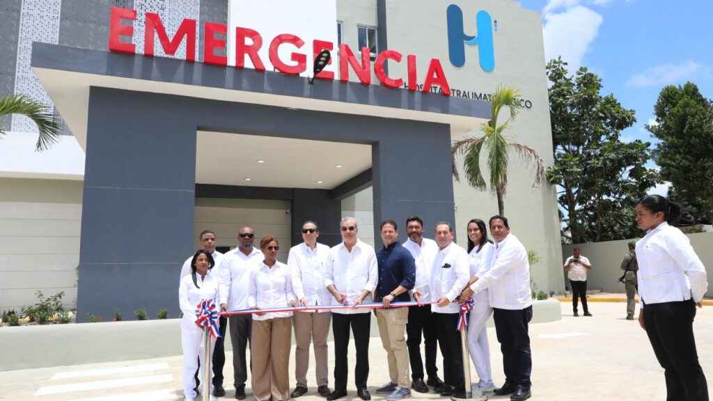 Abinader inaugura primer hospital traumatológico de la región Este 1 img 0416
