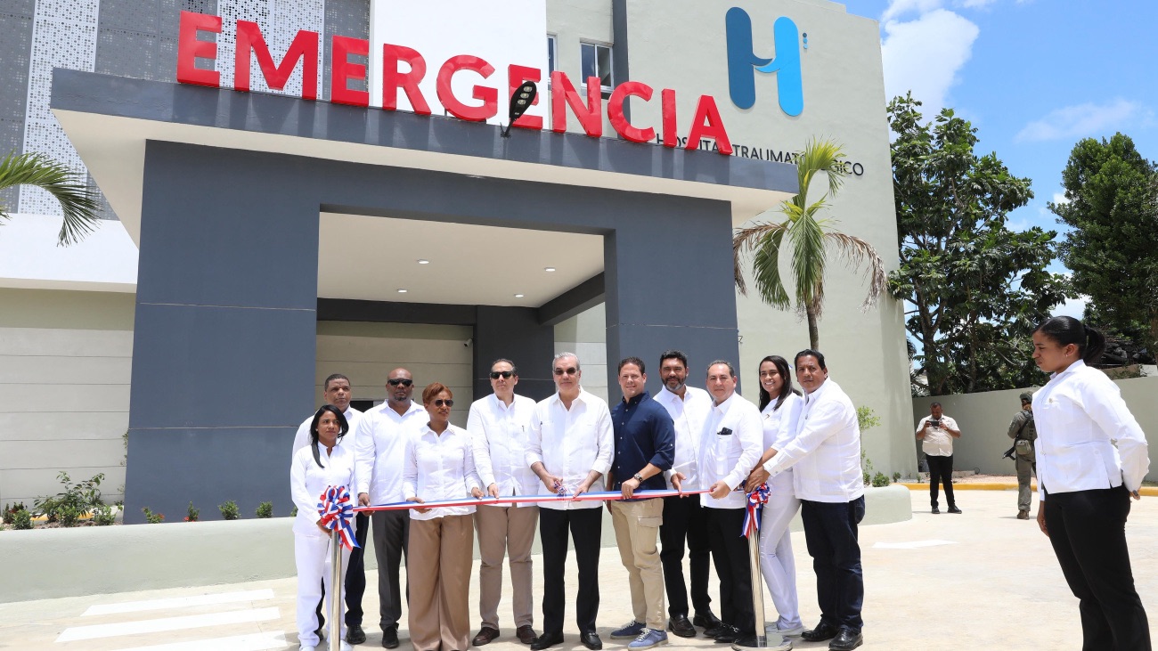 Abinader inaugura primer hospital traumatológico de la región Este