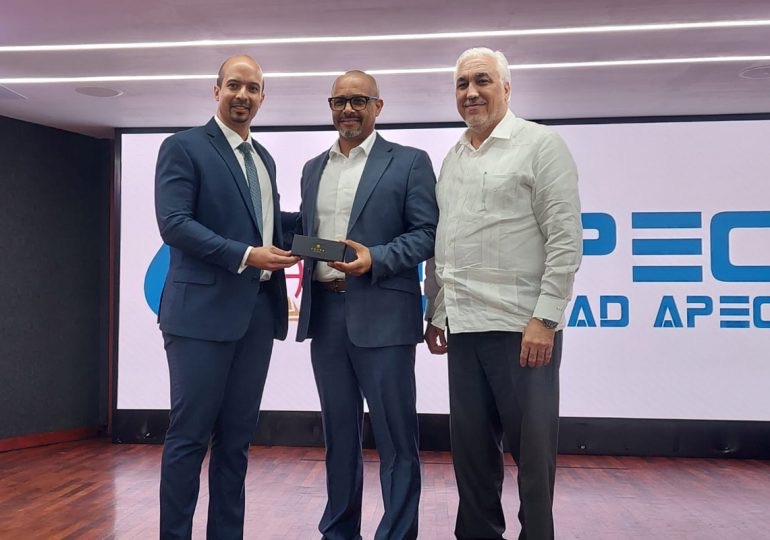 UNAPEC anuncia el lanzamiento oficial de su herramienta tecnológica Chat Bot 1 img 0427