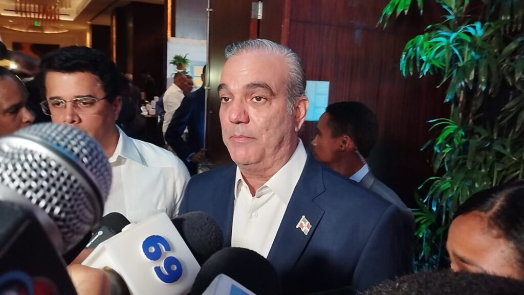 Presidente Abinader anuncia impulso sin precedentes al turismo de cruceros con construcción de nuevos puertos y acuerdo internacional 1 img 0605