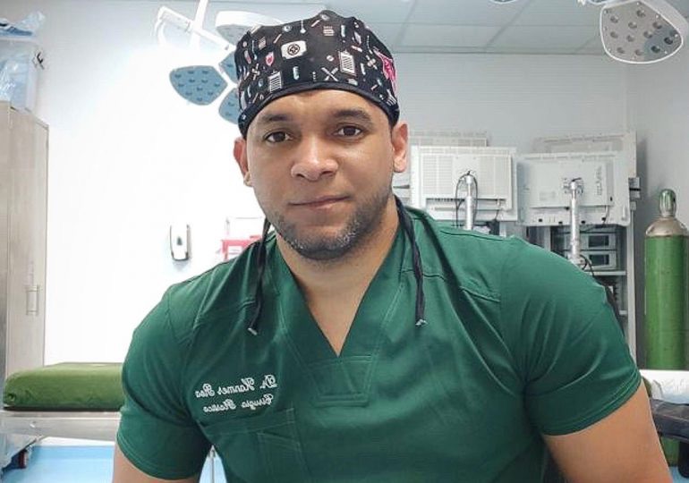 Cirujano Hammer Roa afirma que el apoyo familiar juega un rol fundamental en la salud mental de las pacientes