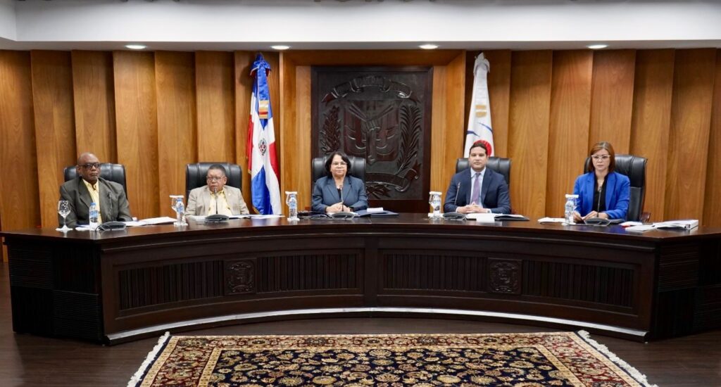 Cámara de Cuentas aprueba y publica informes de auditoría al Ayuntamiento de SDO y a la CDEEE 1 img 0878