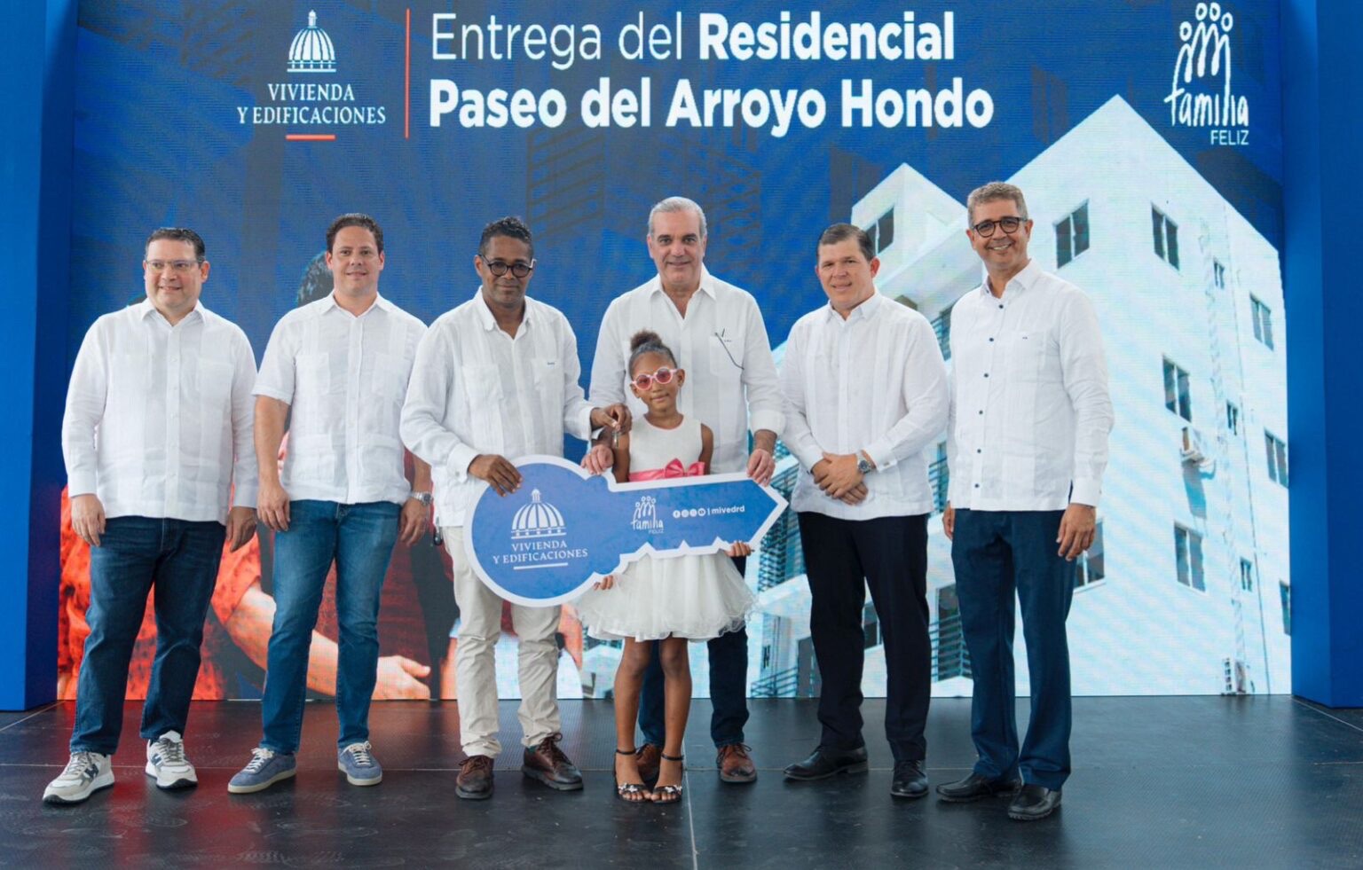 Presidente Abinader y Ministro Bonilla entregan nuevas viviendas en el DN