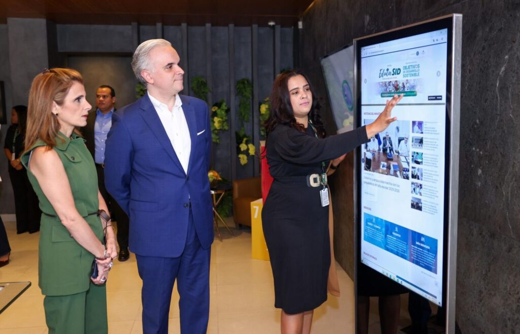 MINERD y Grupo SID presentan plataforma digital para formar a más de 20 mil estudiantes en los ODS 1 img 1122