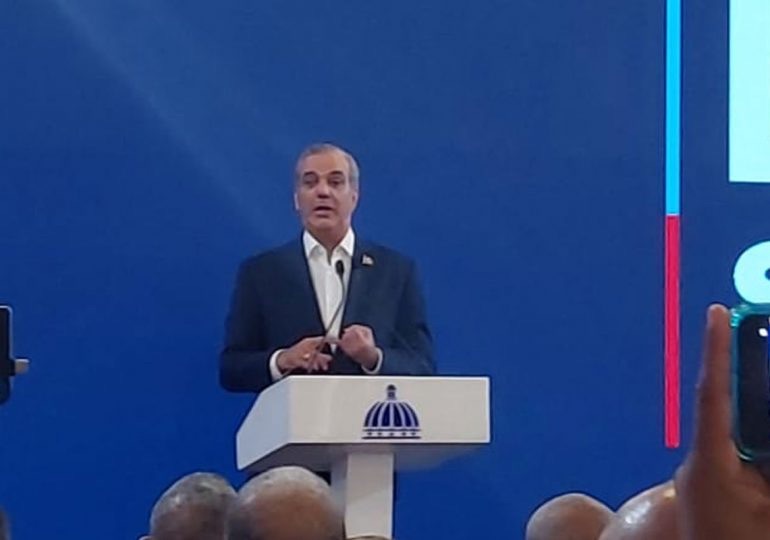 Abinader responde a críticas de Leonel Fernández sobre supuesta manipulación de datos y lo convoca a reclamarle a organismos internacionales