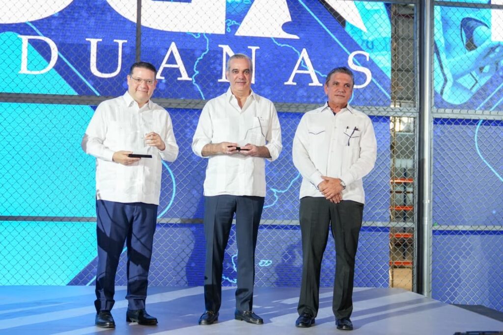 Gobierno inaugura nueva terminal courier en el AILA con capacidad para procesar más de 4 millones de paquetes al año 1 img 1356
