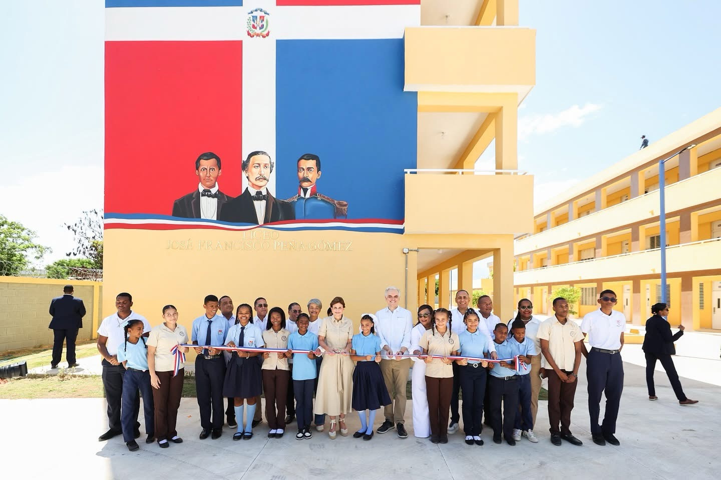Gobierno inaugura tres liceos, dos escuelas y dos estancias infantiles en beneficio de más de 4 mil estudiantes