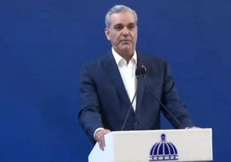 Luis Abinader enrostra a Danilo Medina las obras que ha hecho en San Juan 1 img 1909