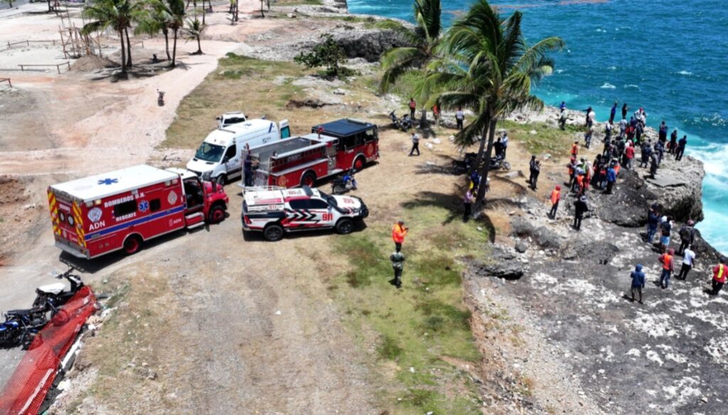 Una persona cayó al mar junto al carro que conducía en el malecón 1 img 2066
