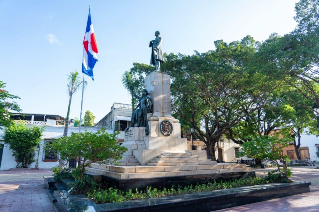 Ministerio de Turismo rescata espacios públicos y monumentos en la Ciudad Colonial 1 img 2095