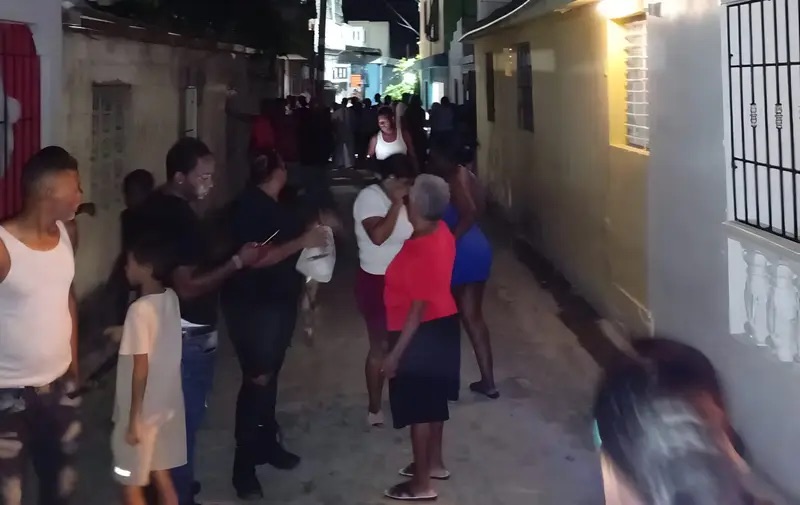 Mujer se habría envenenado con sus tres hijos en el Ensanche Isabelita