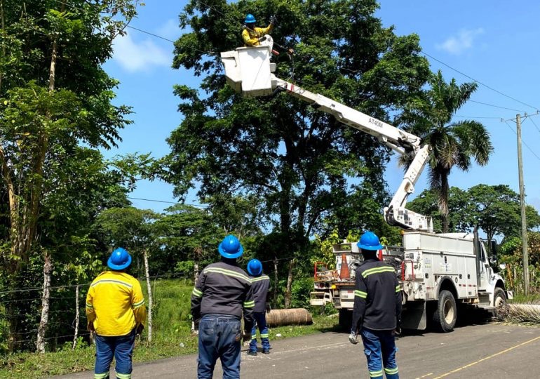 Edeeste restablece servicio eléctrico en Miches tras daños ocasionados por manifestaciones violentas 3 img 2321