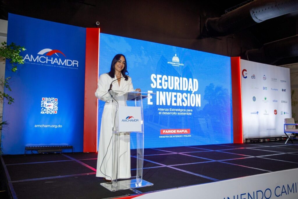 Faride Raful llama a sector privado al involucramiento social en la construcción de una RD más segura 4 img 2670