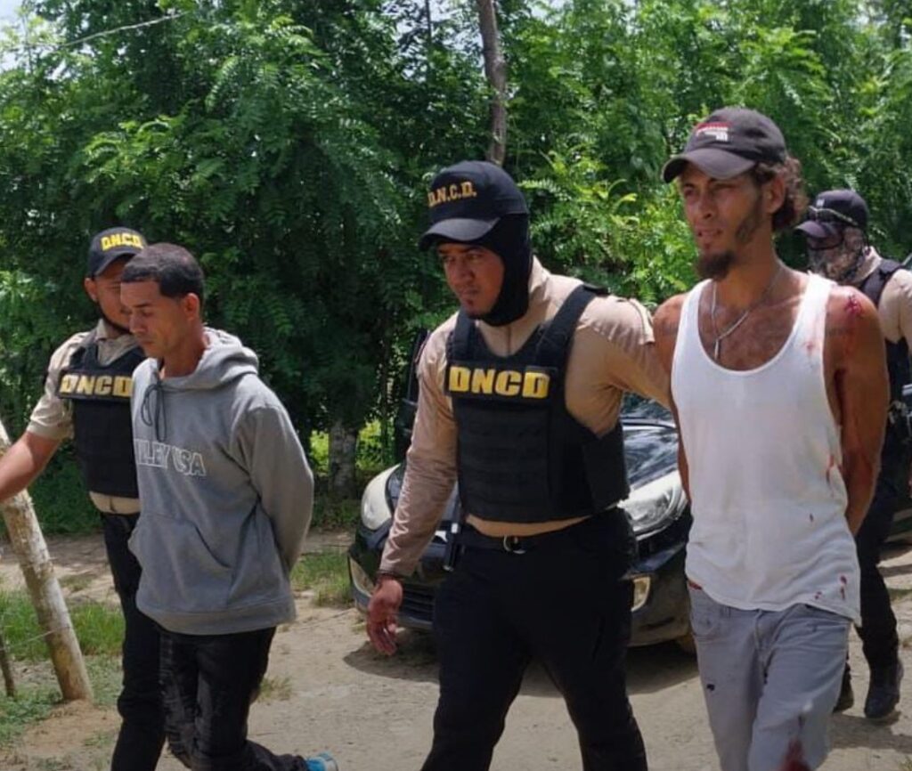 Amplio operativo de la DNCD en Sabana de la Mar deja detenidos y decomisos importantes 5 img 2874