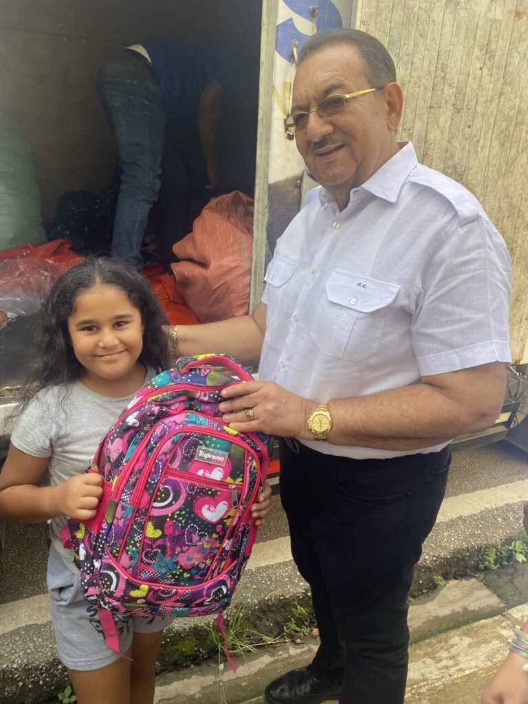 Senador Cristóbal Castillo entrega útiles escolares a niños de El Valle por inicio del año escolar 2025-2026 5 img 3064