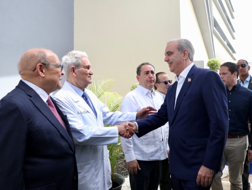 Presidente Abinader inaugura Hospital Clínico-Quirúrgico de alta tecnología con seis niveles, 14 quirófanos y 232 nuevas camas en la Ciudad Sanitaria 1 58735fa0 4da2 4c53 982f afb2588411a7