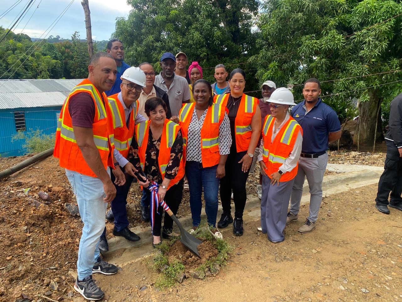 Edeeste inicia proyecto de electrificación que impactará varios sectores de Miches
