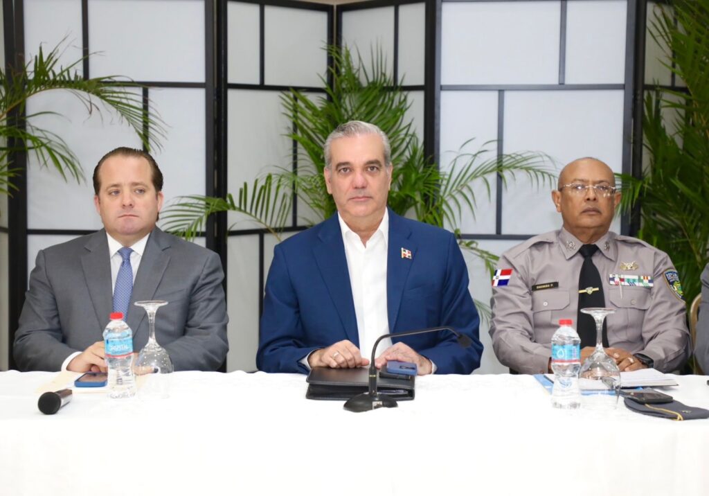 Presidente Abinader encabeza reunión de seguimiento al Plan de Seguridad Ciudadana 4 5d9d6419 421b 49c5 a8d4 e8fc287bd5d1