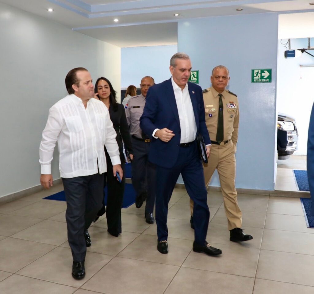 Presidente Abinader encabeza reunión de seguimiento al Plan de Seguridad Ciudadana 4 6244e9a3 bdeb 4896 a410 1d75f15e645b