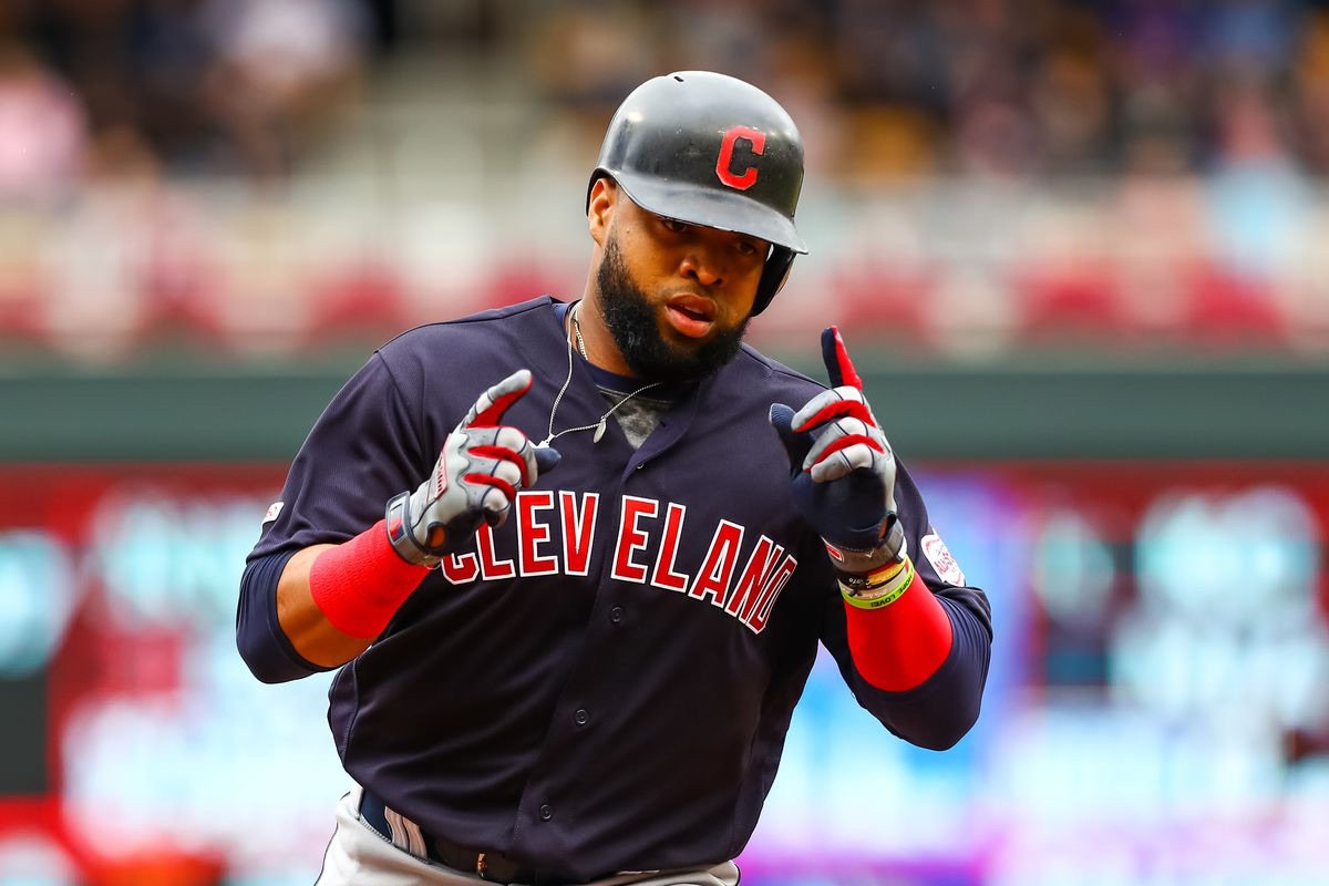 Carlos Santana se une a los Cachorros tras ser dejado en libertad por Cleveland