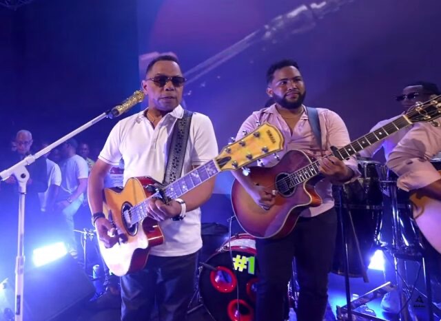 Joe Veras encanta La Casa de Alofoke a ritmo de bachata