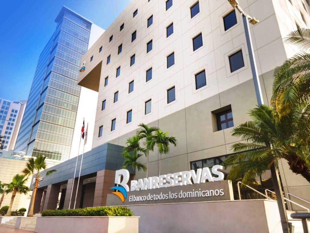 Banreservas facilitará RD$7,000 millones para apoyar a sectores productivos 4 img 3881