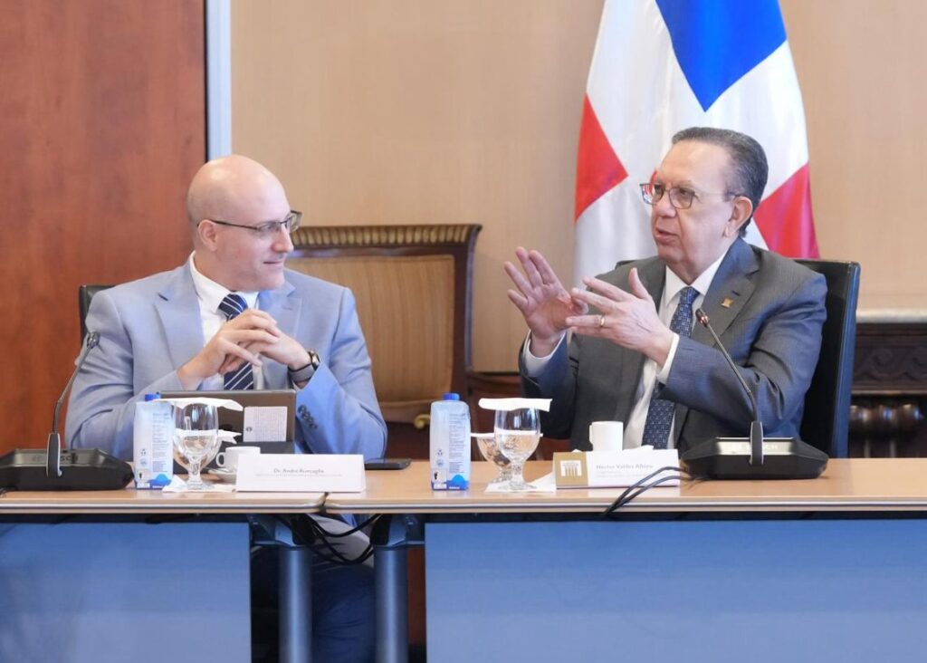 FMI propone ajustes en la tarifa eléctrica y retomar la reforma fiscal 4 img 4126