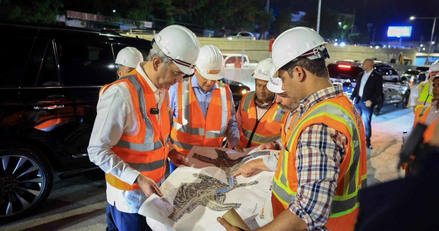 Abinader supervisa construcción del paso a desnivel en Prolongación 27 de Febrero con Isabel Aguiar