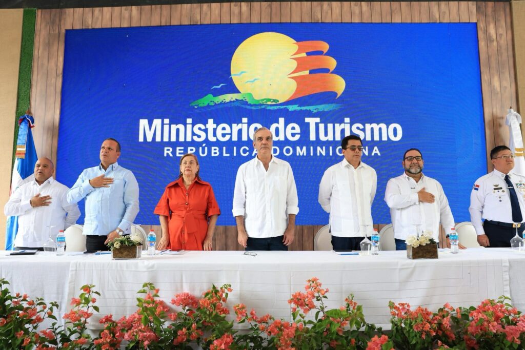 Con una inversión de 484 millones, Abinader inaugura carretera turística a Saltos de Aguas Blancas en Constanza 4 img 4389