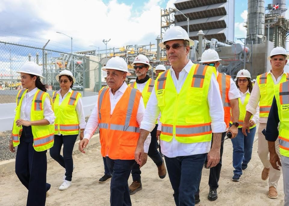 Abinader anuncia incorporación de 630 megavatios al sistema eléctrico para reducir apagones 4 img 4390