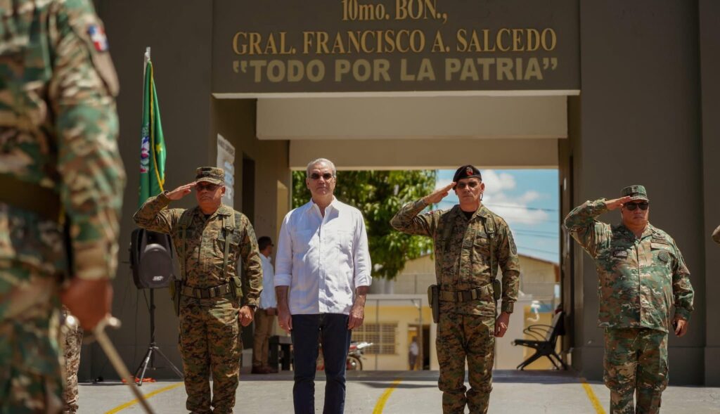 Abinader resalta instalación de fibra óptica y avances del muro fronterizo 4 img 4391