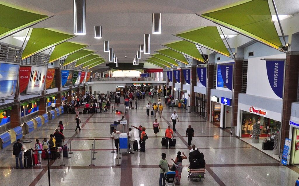 Restablecen servicio eléctrico en el Aeropuerto Internacional de Las Américas tras seis horas de apagón 4 img 4477